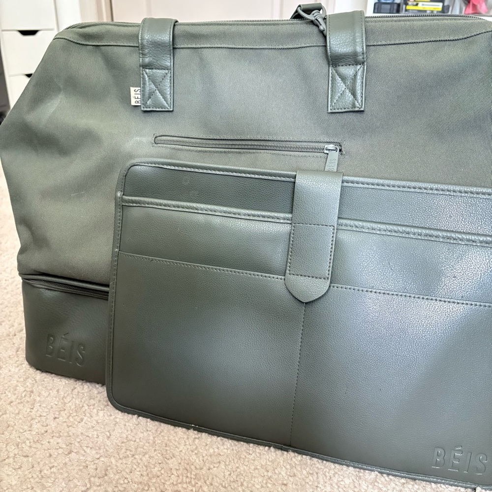 Beis The Convertible Weekender in Olive